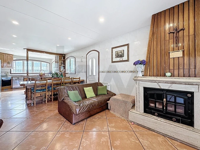 Moradia T5 para Venda em Escapães Foto 11