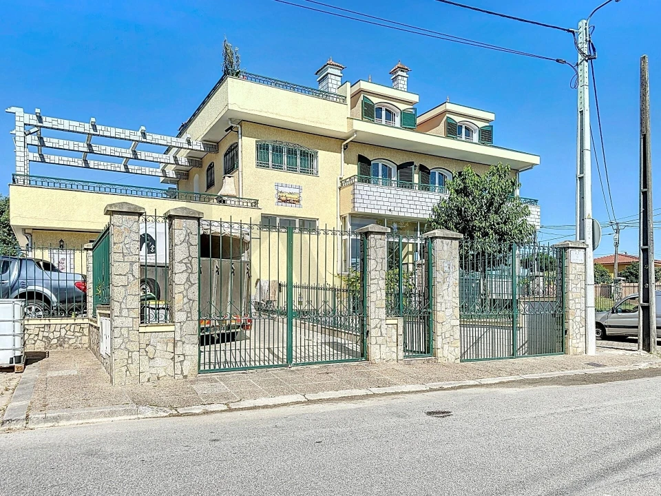 Moradia T5 para Venda em Escapães Foto 4