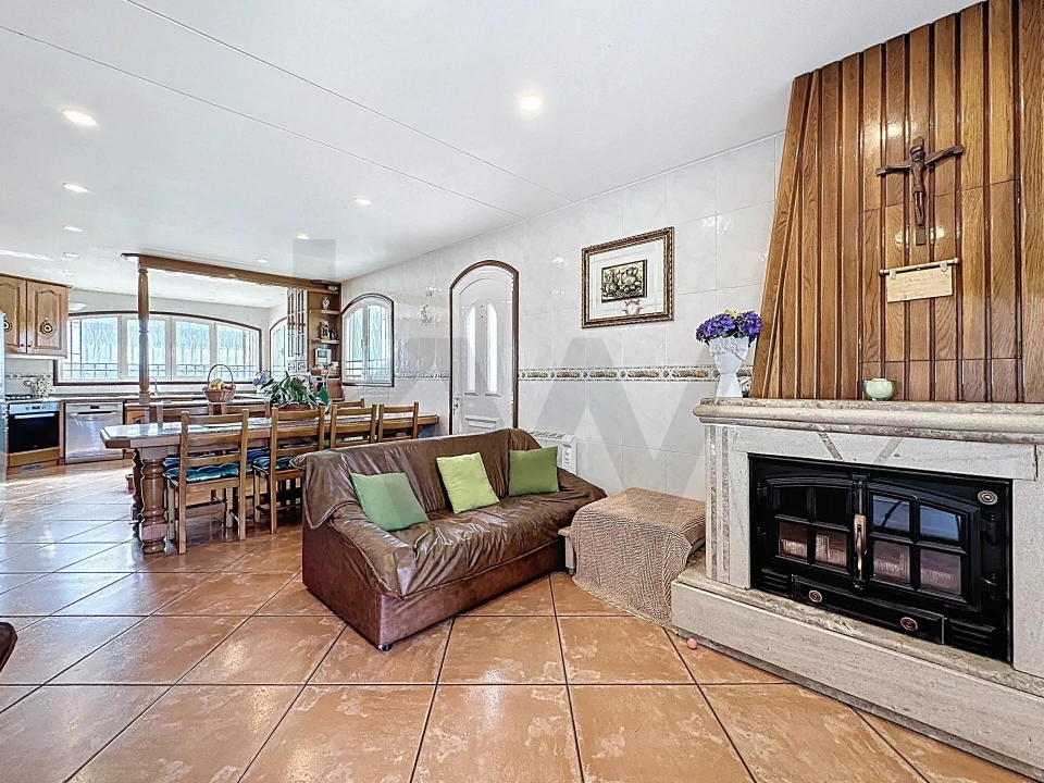 Moradia T5 para Venda em Escapães Foto 11