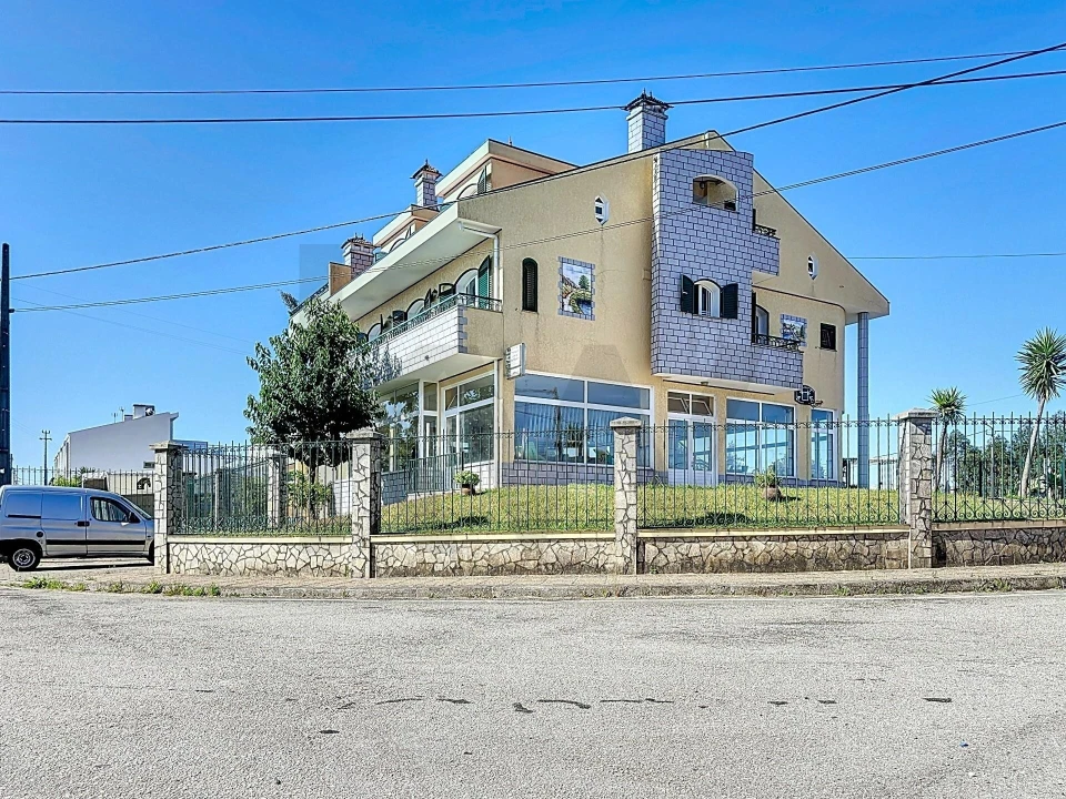 Moradia T5 para Venda em Escapães Foto 3