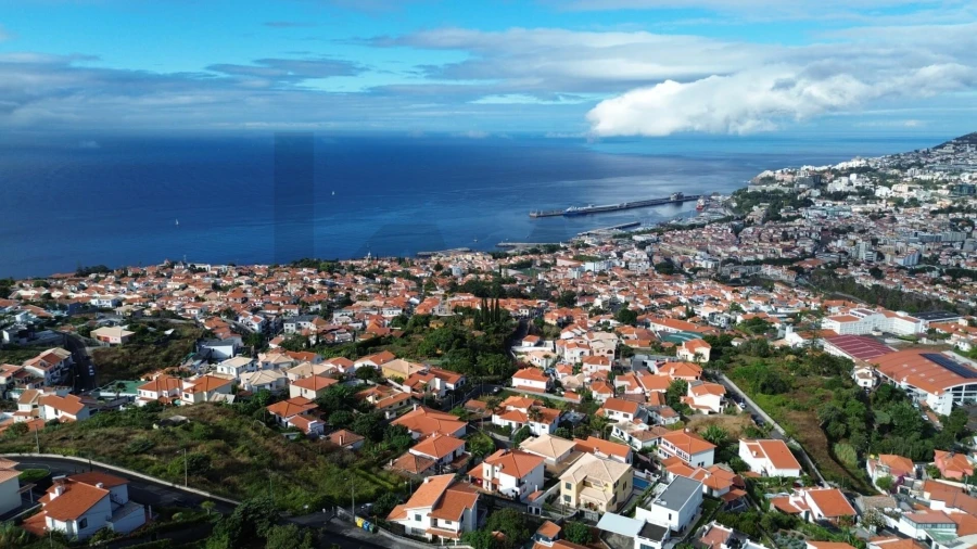 Terreno para Venda em Funchal (Santa Maria Maior)