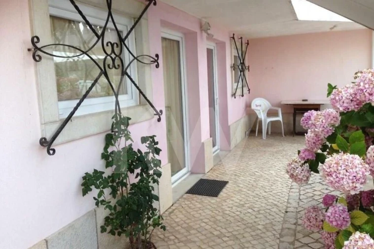 Moradia T4 para Venda em Vila Verde dos Francos Foto 6