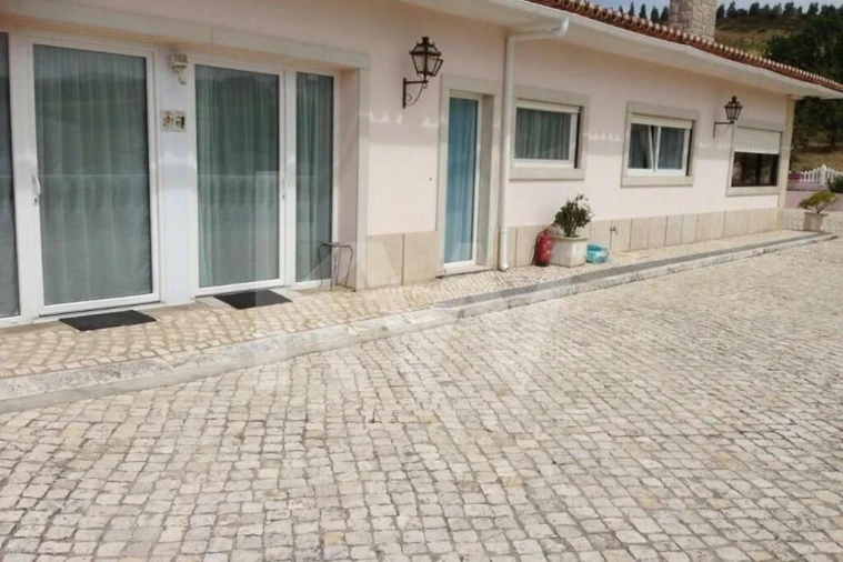 Moradia T4 para Venda em Vila Verde dos Francos Foto 9