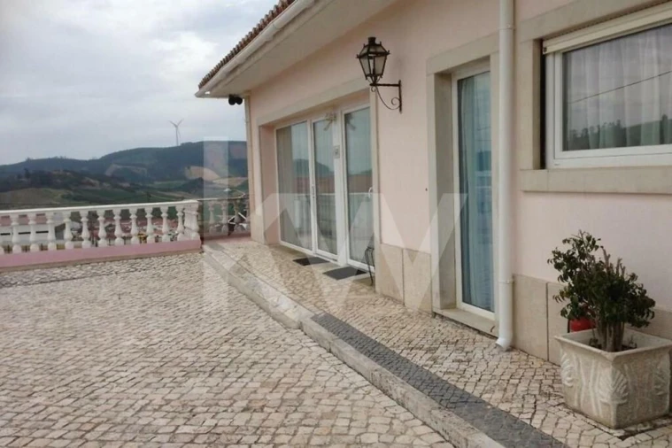 Moradia T4 para Venda em Vila Verde dos Francos Foto 5