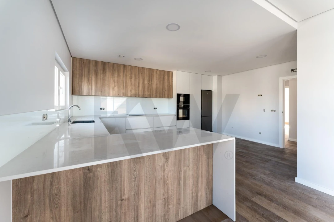 Moradia T4 para Venda em Santo Isidoro Foto 5