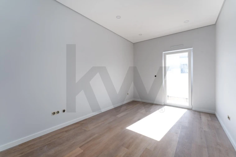 Moradia T4 para Venda em Santo Isidoro Foto 11