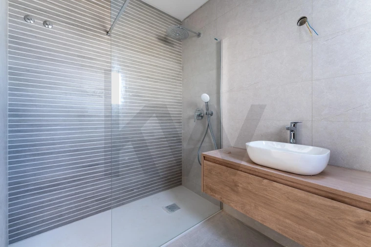 Moradia T4 para Venda em Santo Isidoro Foto 19