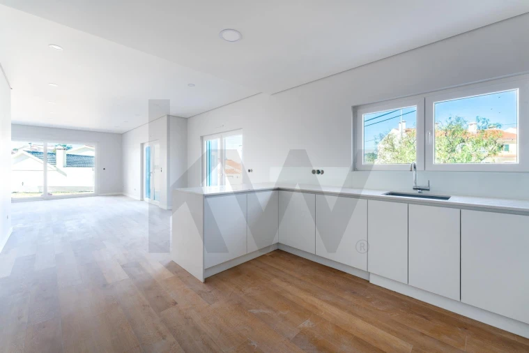 Moradia T4 para Venda em Santo Isidoro Foto 6