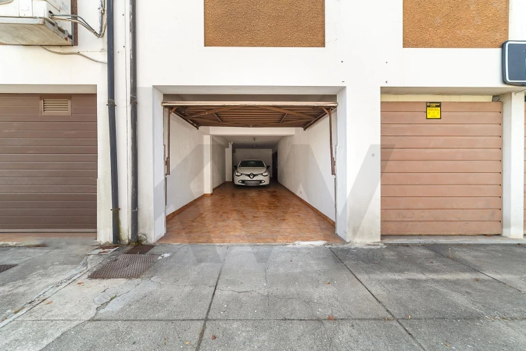 Garagem para Venda em Santa Maria da Feira, Travanca, Sanfins e Espargo Foto 11