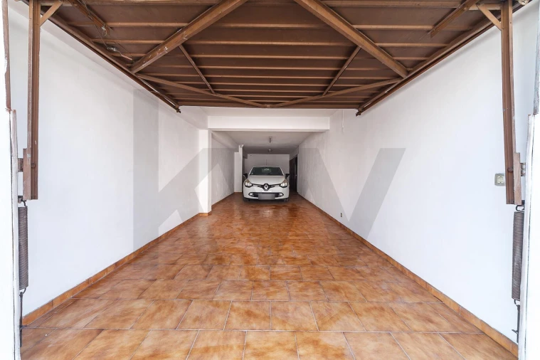 Garagem para Venda em Santa Maria da Feira, Travanca, Sanfins e Espargo Foto 7