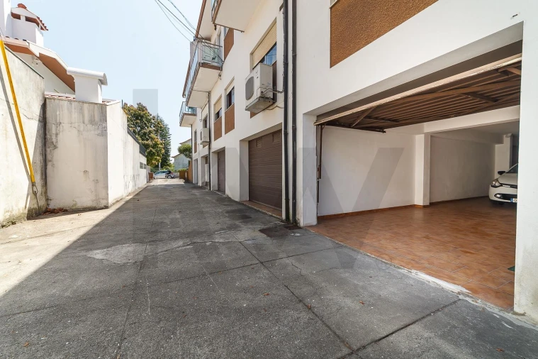 Garagem para Venda em Santa Maria da Feira, Travanca, Sanfins e Espargo Foto 18