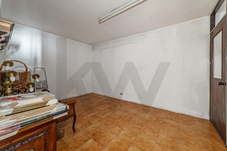 Garagem para Venda em Santa Maria da Feira, Travanca, Sanfins e Espargo Foto 8