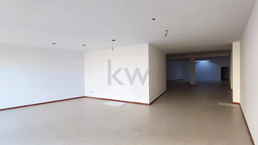 Loja para Arrendamento em Requeixo, Nossa Senhora de Fátima e Nariz Foto 8