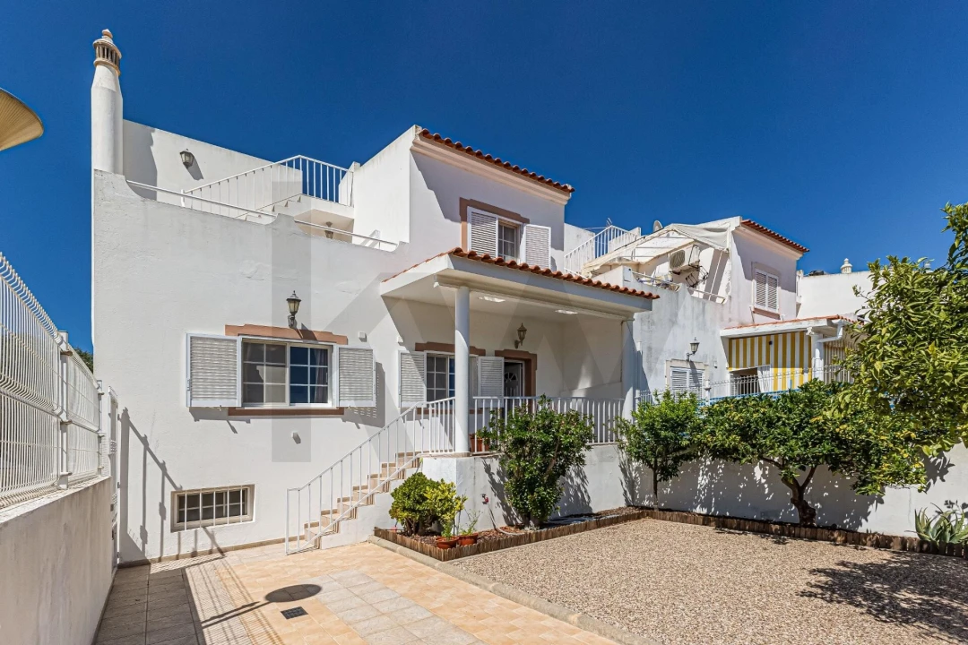 Moradia T3 para Venda em Armação de Pera Foto 12