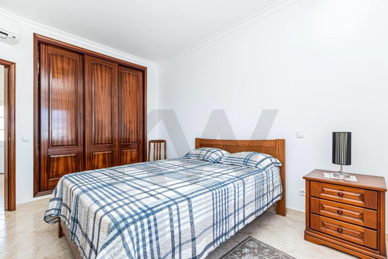 Moradia T3 para Venda em Armação de Pera Foto 22