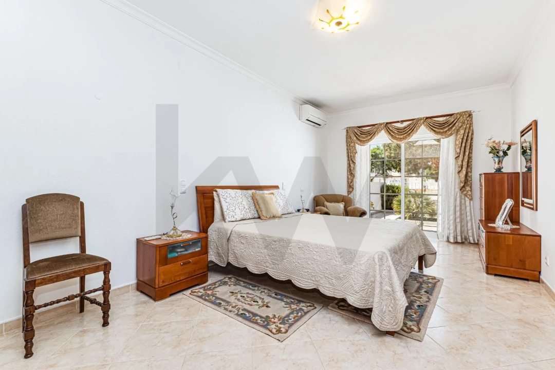 Moradia T3 para Venda em Armação de Pera Foto 3