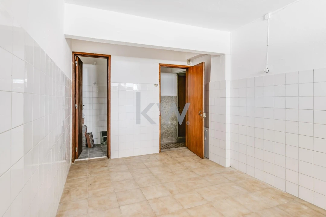 Armazém para Venda em Carcavelos e Parede Foto 2