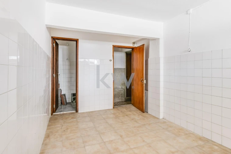 Armazém para Venda em Carcavelos e Parede Foto 2