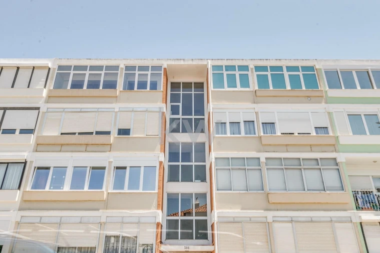 Armazém para Venda em Carcavelos e Parede Foto 7