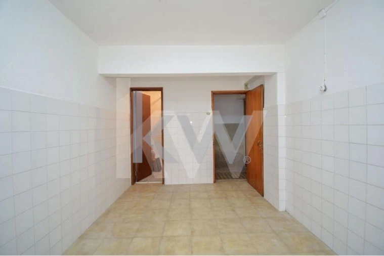 Armazém para Venda em Carcavelos e Parede Foto 3