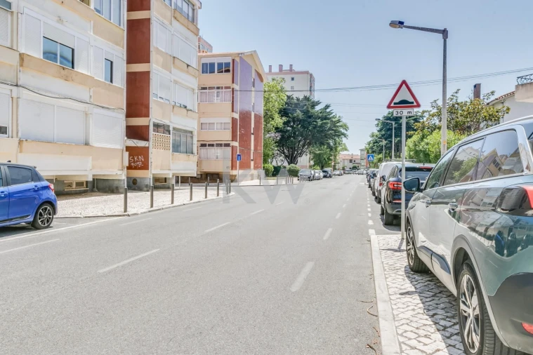 Armazém para Venda em Carcavelos e Parede Foto 8
