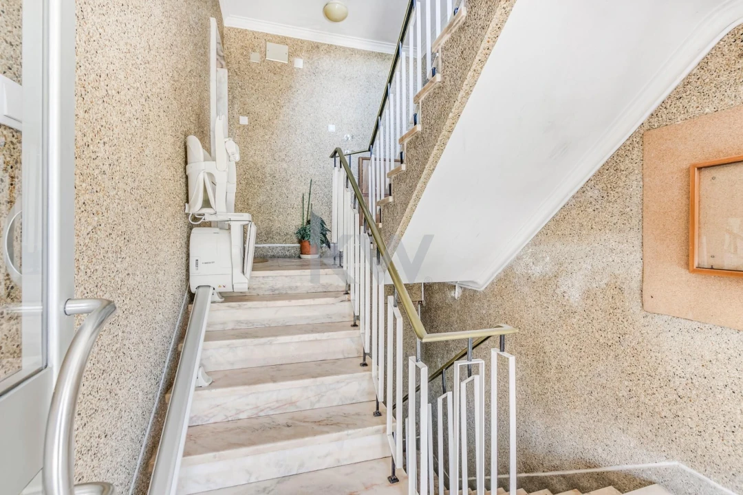 Armazém para Venda em Carcavelos e Parede Foto 4