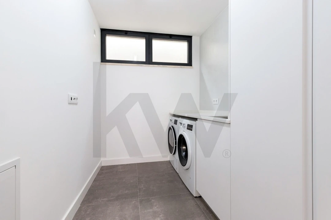 Moradia T4 para Venda em Barcarena Foto 31