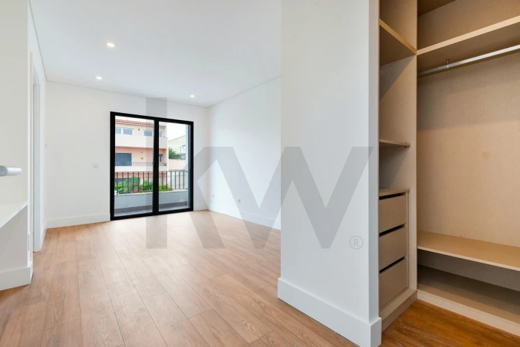 Moradia T4 para Venda em Barcarena Foto 18