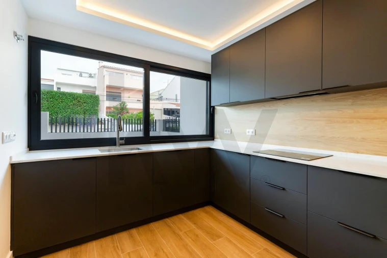 Moradia T4 para Venda em Barcarena Foto 6