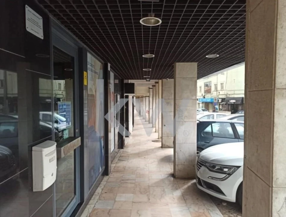 Loja para Arrendamento em Algueirão-Mem Martins Foto 2