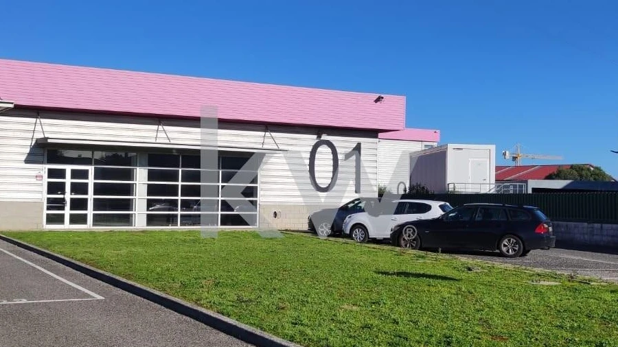 Armazém para Venda em São João das Lampas e Terrugem