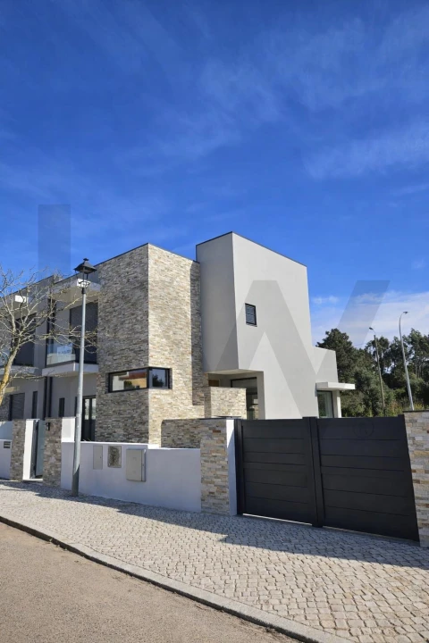 Moradia T4 para Venda em São João das Lampas e Terrugem