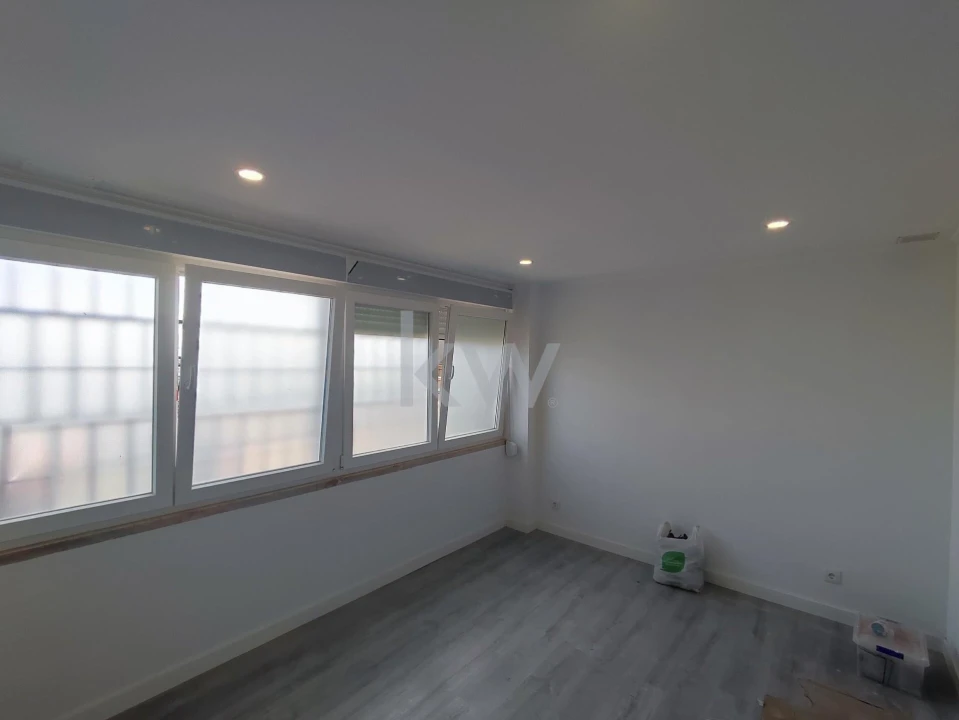 Apartamento T3 para Venda em Alfragide Foto 4