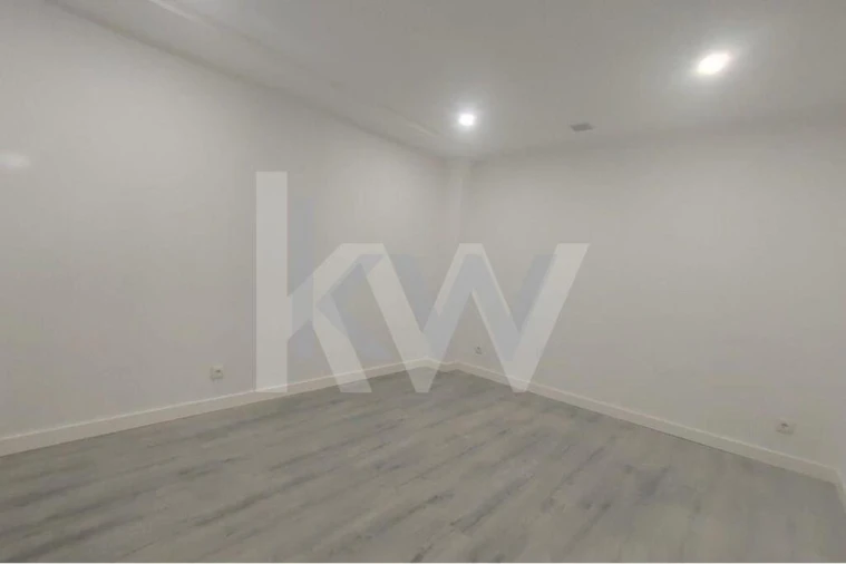 Apartamento T3 para Venda em Alfragide Foto 6