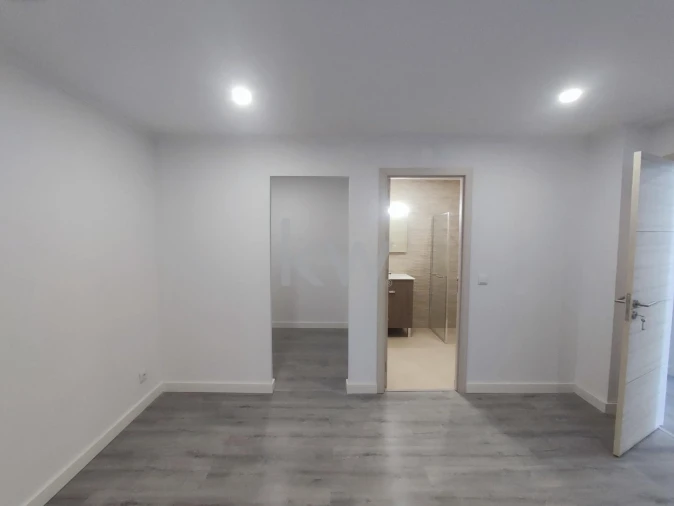 Apartamento T3 para Venda em Alfragide Foto 9