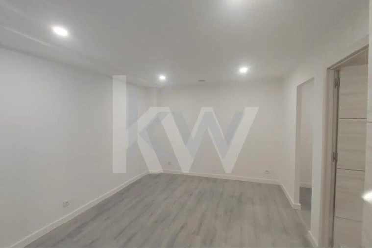 Apartamento T3 para Venda em Alfragide Foto 7