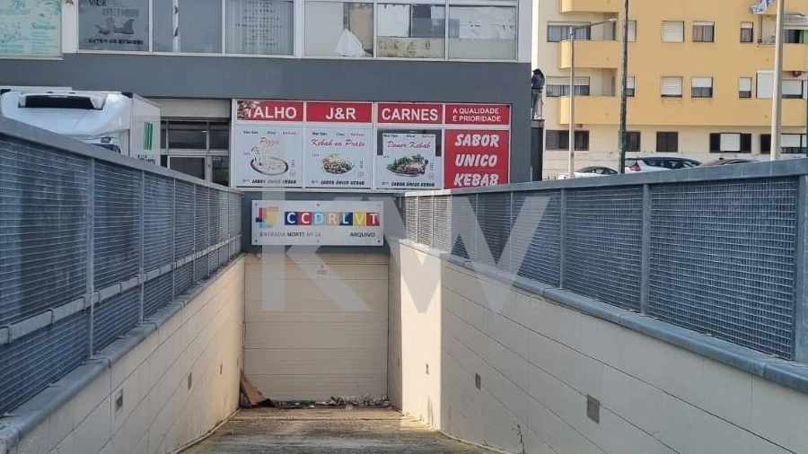 Armazém para Venda em Odivelas