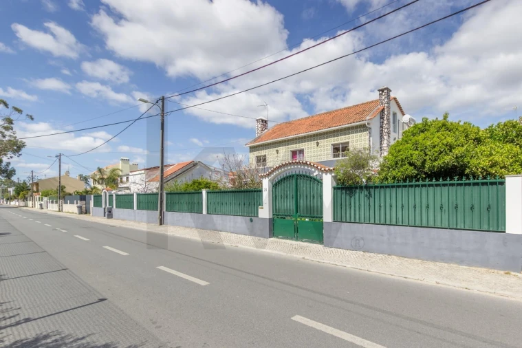 Moradia T7 para Venda em Charneca de Caparica e Sobreda Foto 27