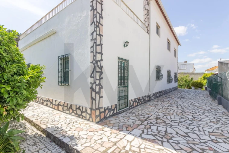 Moradia T7 para Venda em Charneca de Caparica e Sobreda Foto 12