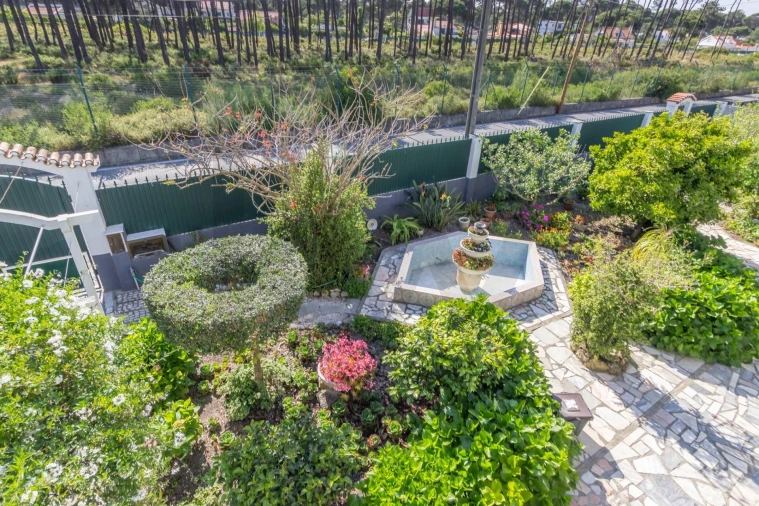 Moradia T7 para Venda em Charneca de Caparica e Sobreda Foto 34