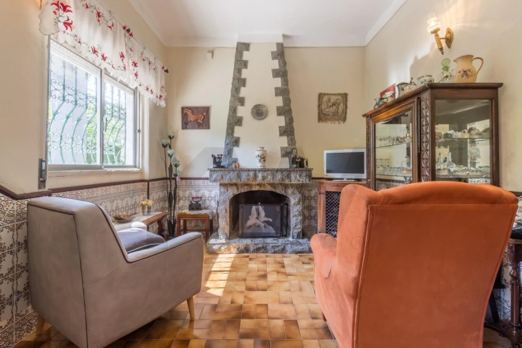 Moradia T7 para Venda em Charneca de Caparica e Sobreda Foto 4