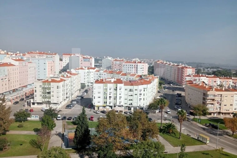 Apartamento T3 para Venda em Corroios Foto 9