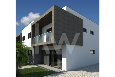 Moradia T4 para Venda em Corroios
