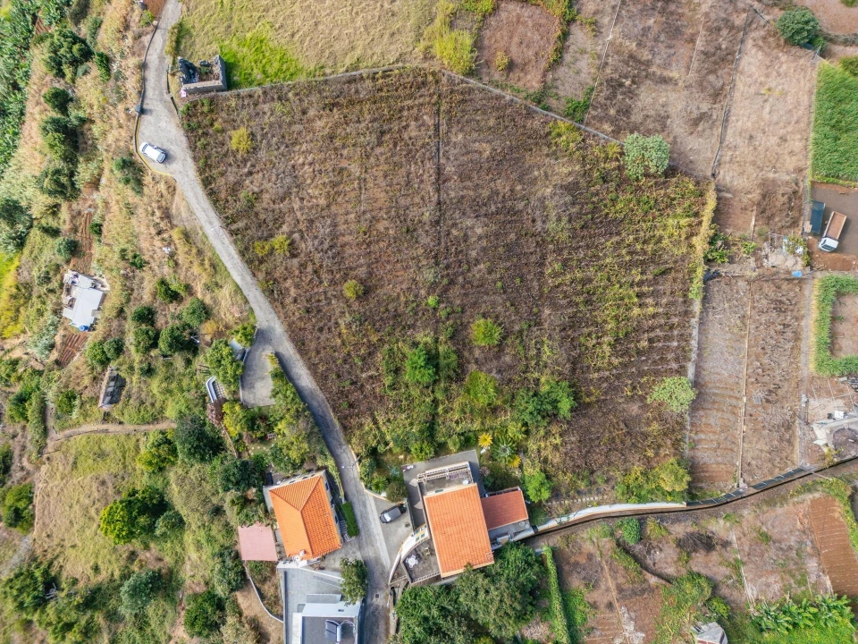 Terreno para Venda em Arco da Calheta Foto 1