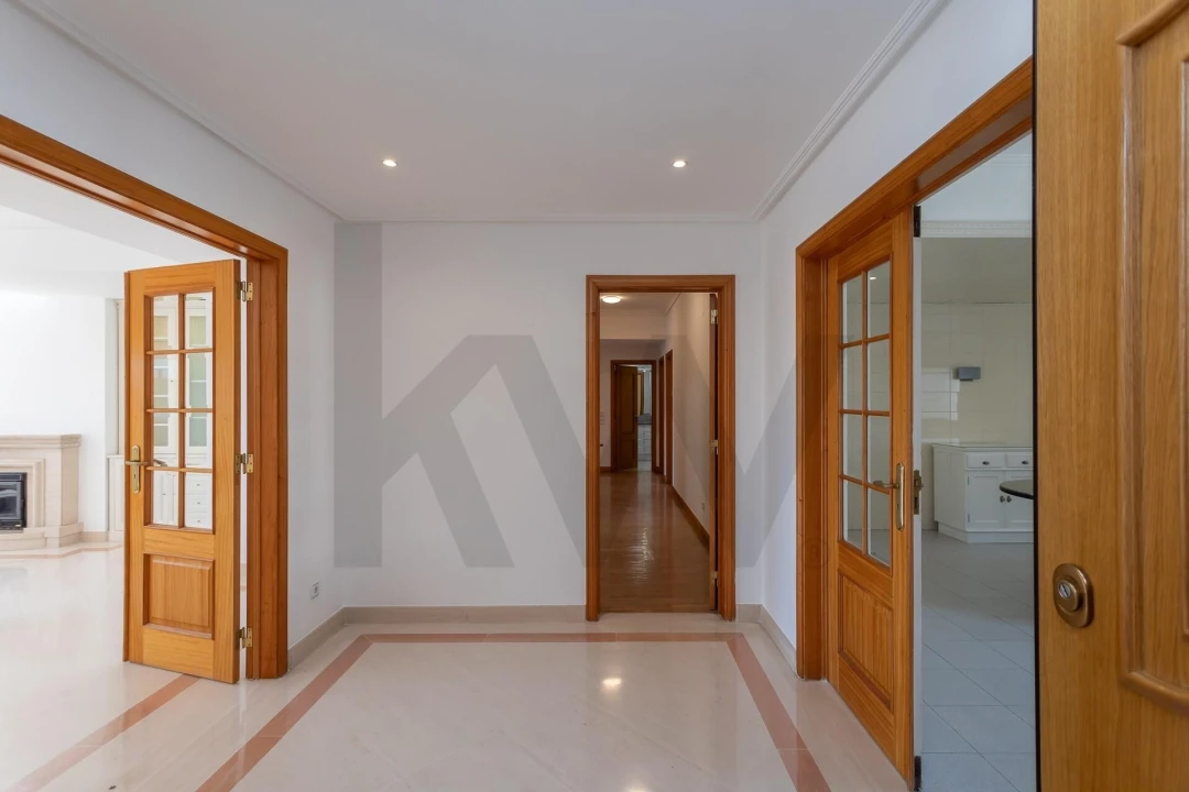 Apartamento T4 para Arrendamento em Lumiar Foto 10