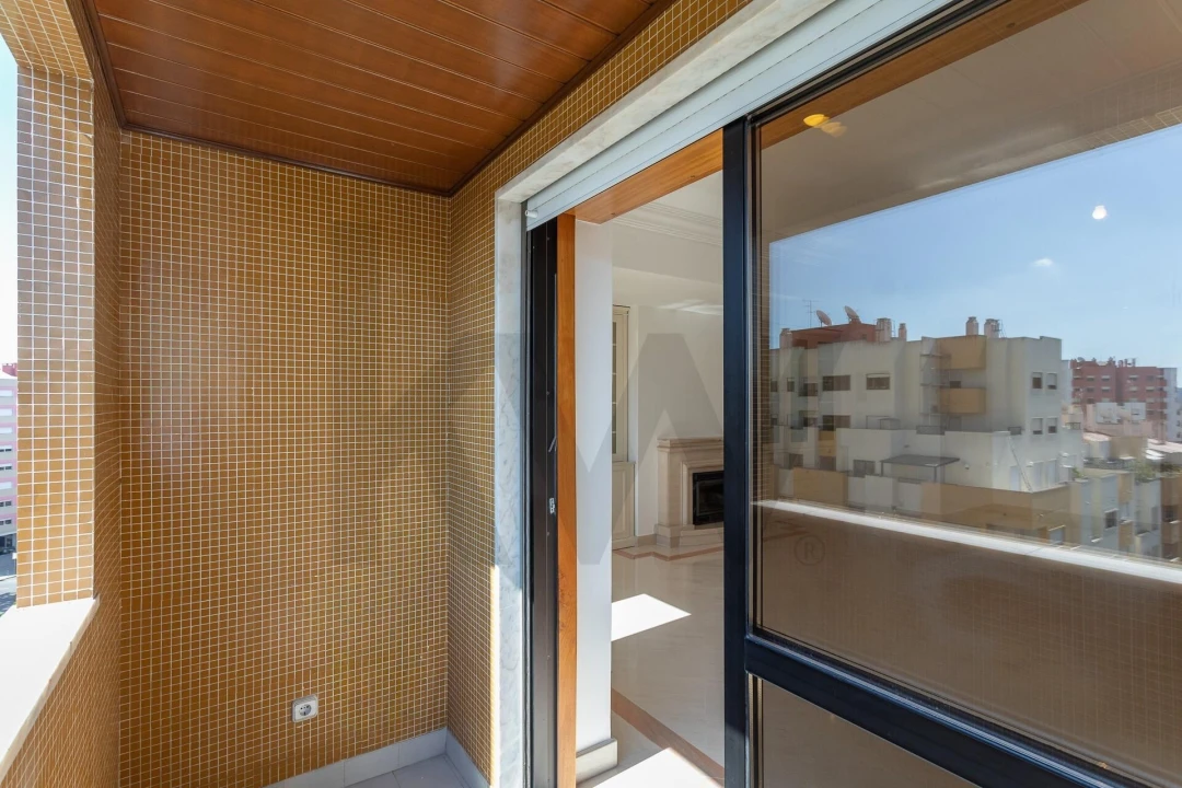 Apartamento T4 para Arrendamento em Lumiar Foto 8