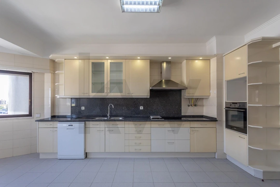 Apartamento T4 para Arrendamento em Lumiar Foto 16