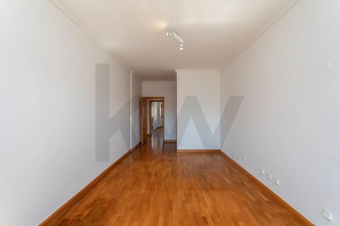 Apartamento T4 para Arrendamento em Lumiar Foto 26