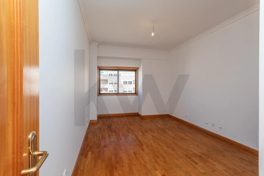 Apartamento T4 para Arrendamento em Lumiar Foto 31