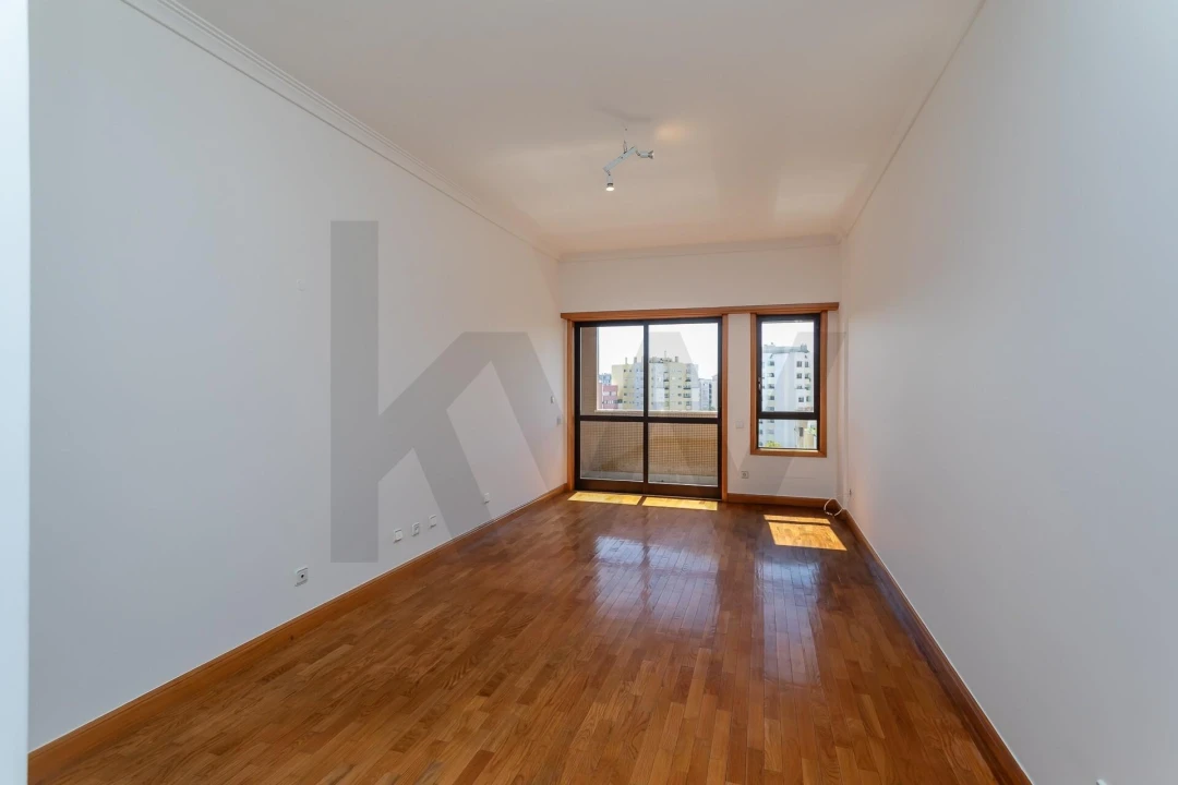 Apartamento T4 para Arrendamento em Lumiar Foto 25